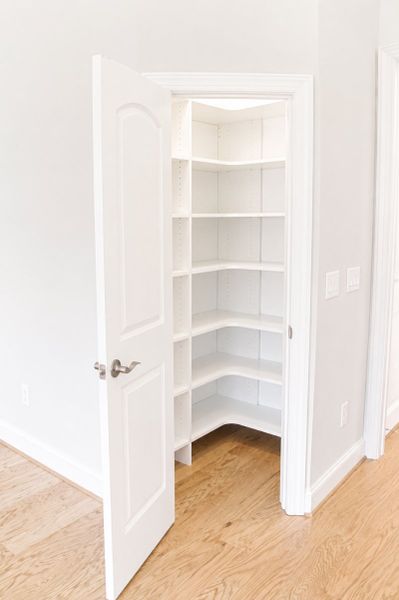 Spacious, unfurnished interior of a new home in Weybridge, Burlington (Image 19).