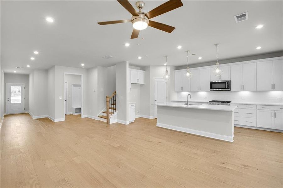 Spacious, unfurnished interior of a new home in Adler Springs, Powder Springs (Image 8).