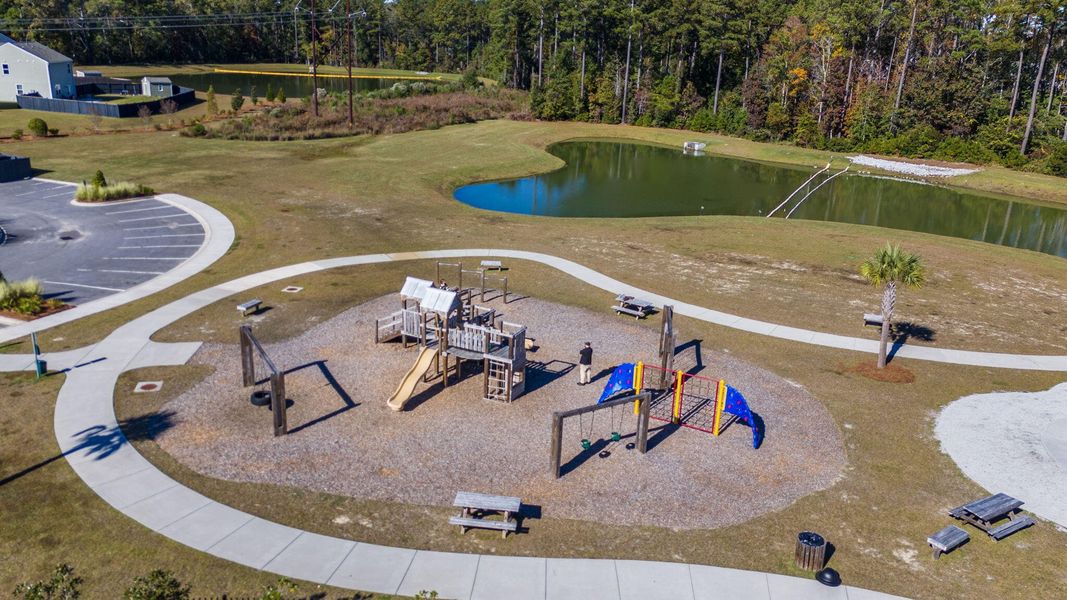 Community amenities in , Summerville (Image 34).