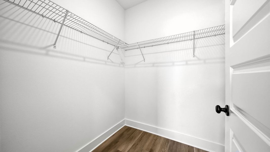 Spacious, unfurnished interior of a new home in Colonial East, Panama City Beach (Image 16).