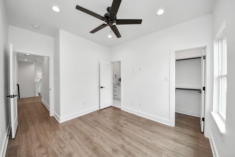 Spacious, unfurnished interior of a new home in , Houston (Image 15).