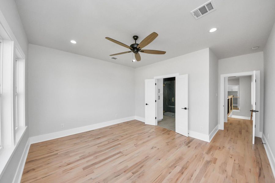 Spacious, unfurnished interior of a new home in , Houston (Image 21).