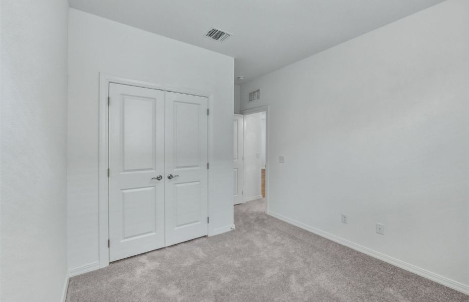 Spacious, unfurnished interior of a new home in Crosswinds, Kyle (Image 16).