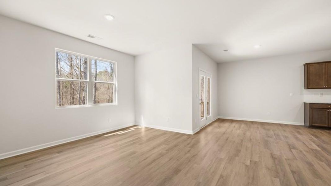 Spacious, unfurnished interior of a new home in South Wind, Union City (Image 19).