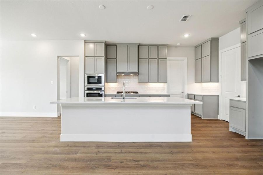 Furnished interior view inside a new home in Dove Hollow, Waxahachie (Image 10). Furnished interior view inside a new home in Dove Hollow, Waxahachie (Image 10).