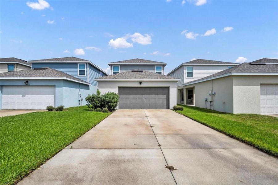 Exterior details and patio area of a home in , Kissimmee (Image 25).