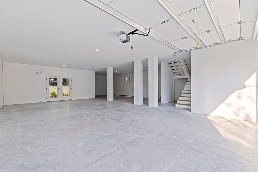 Spacious, unfurnished interior of a new home in , St. Petersburg (Image 15).