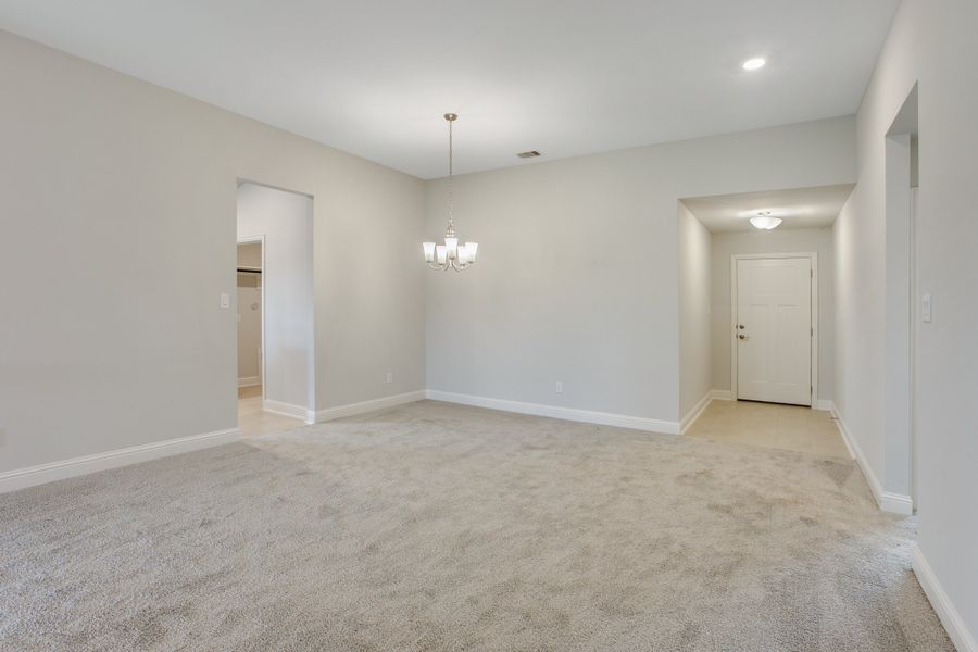 Spacious, unfurnished interior of a new home in Bayou Maison, Texas City (Image 14).