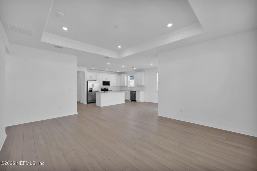 Spacious, unfurnished interior of a new home in Bradley Creek, Green Cove Springs (Image 35).