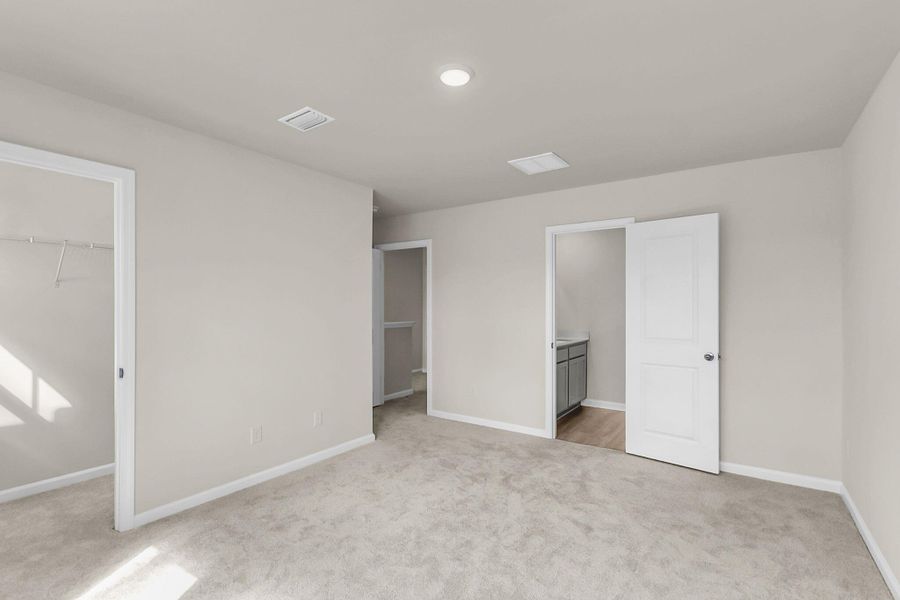 Spacious, unfurnished interior of a new home in , Summerville (Image 18).