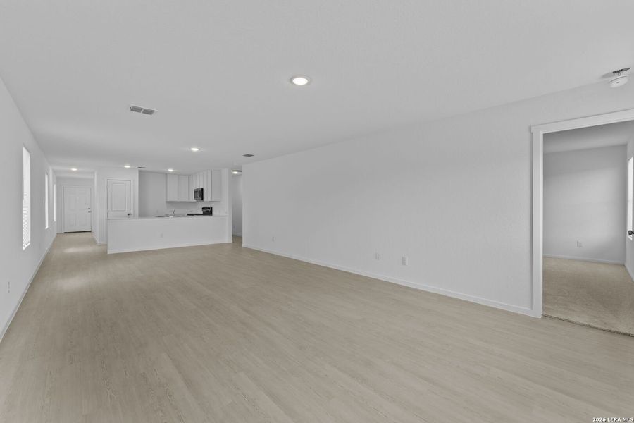 Spacious, unfurnished interior of a new home in Higdon Crossing, San Antonio (Image 21). Spacious, unfurnished interior of a new home in Higdon Crossing, San Antonio (Image 21).