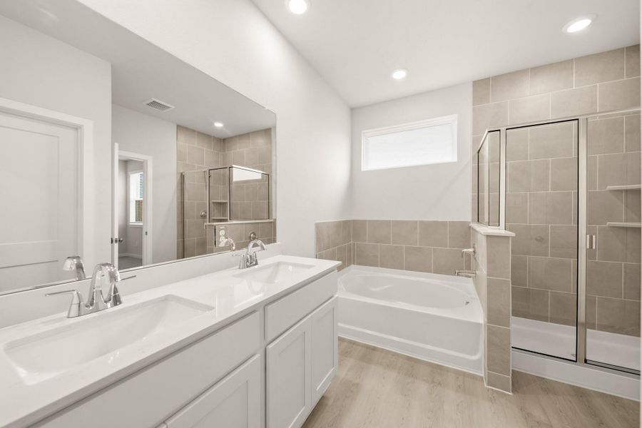 Furnished interior view inside a new home in Lago Mar, Texas City (Image 9).