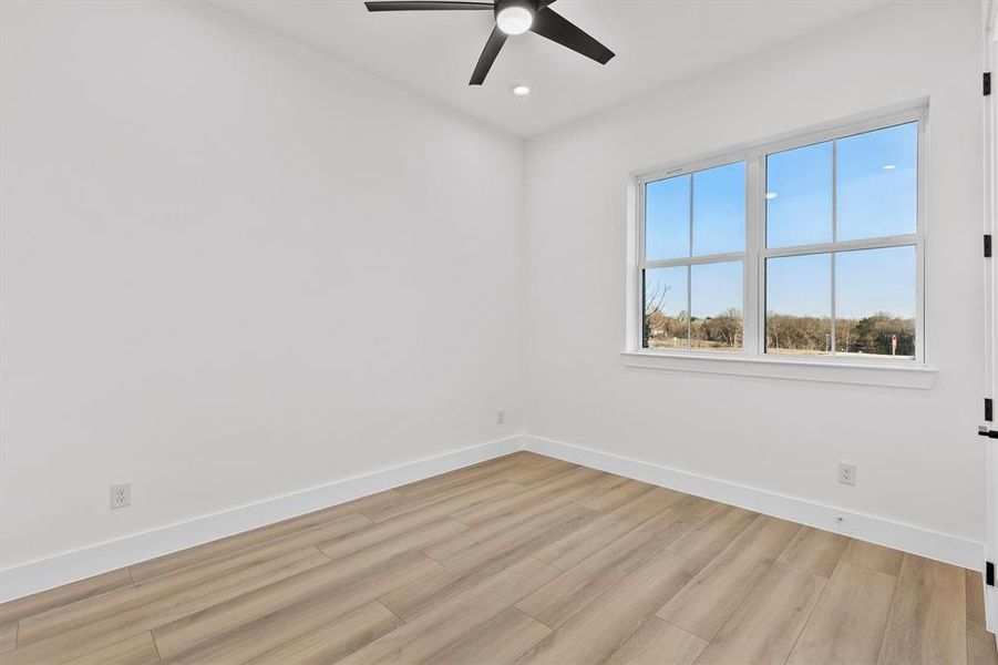 Spacious, unfurnished interior of a new home in , Sherman (Image 24).