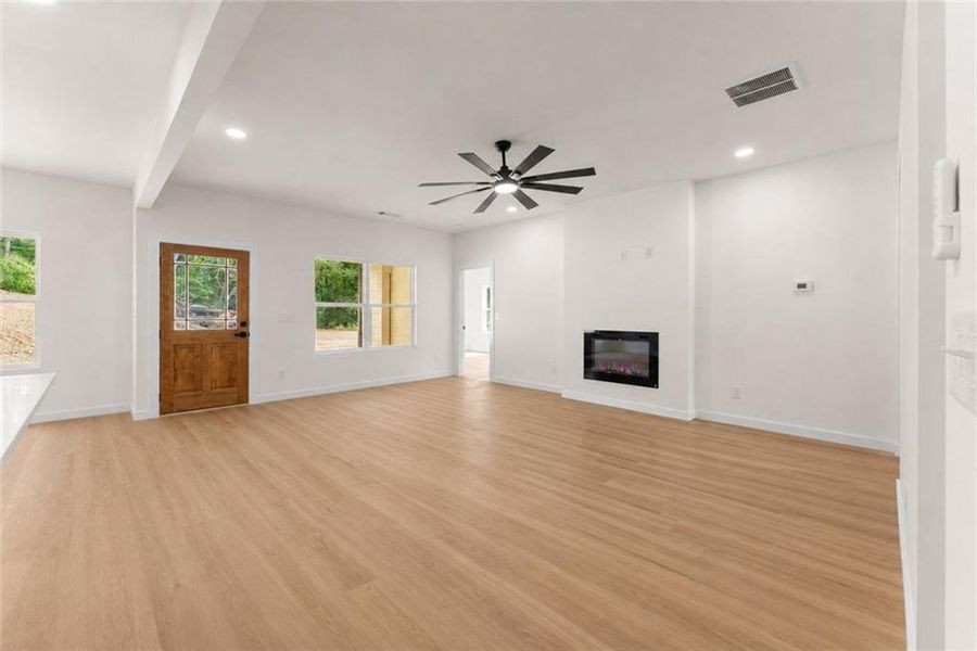 Spacious, unfurnished interior of a new home in , Gainesville (Image 30).