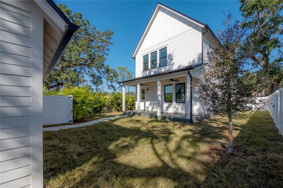 Exterior details and patio area of a home in , Tampa (Image 34).