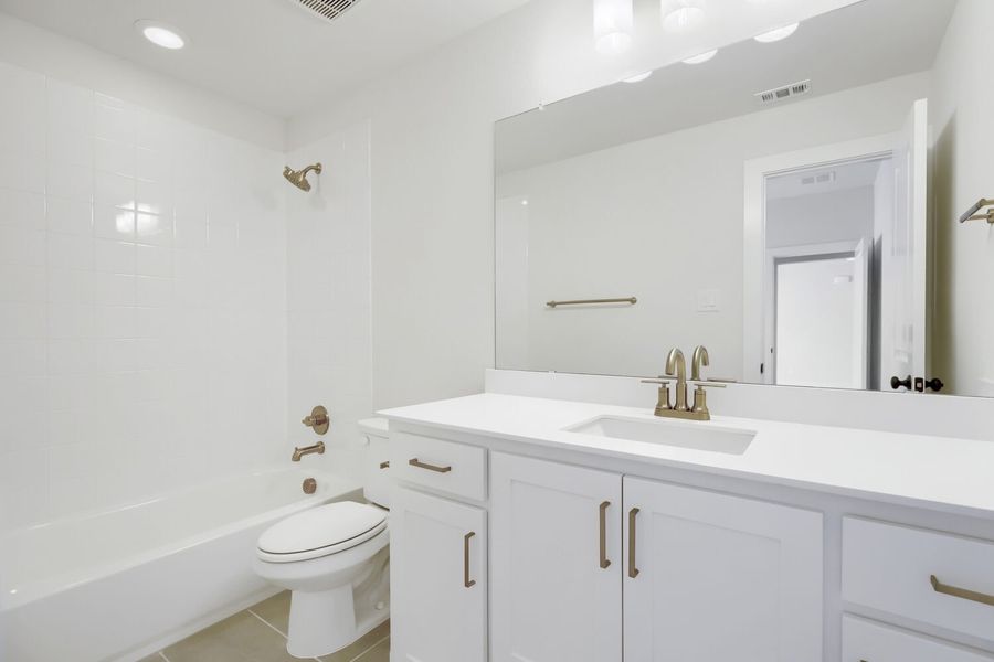 2610 Acie - Full Bathroom 2610 Acie - Full Bathroom