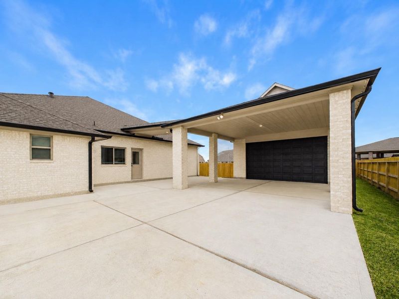 Exterior details and patio area of a home in Pedregal, Galveston (Image 30).