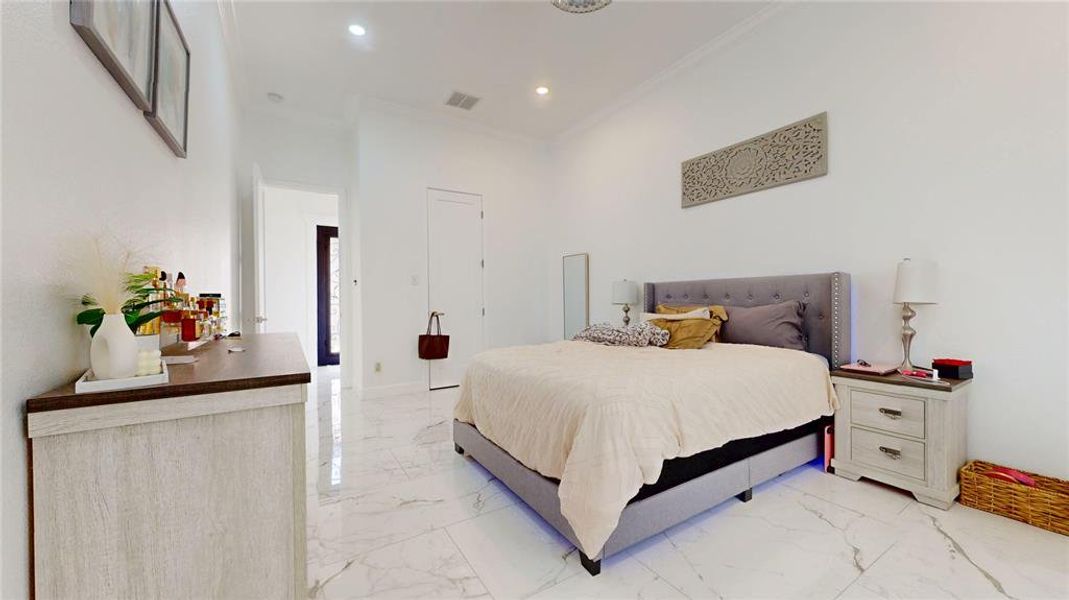 Furnished interior view inside a new home in , Wylie (Image 16).