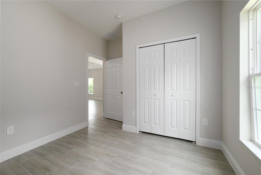 Spacious, unfurnished interior of a new home in , Orlando (Image 27).