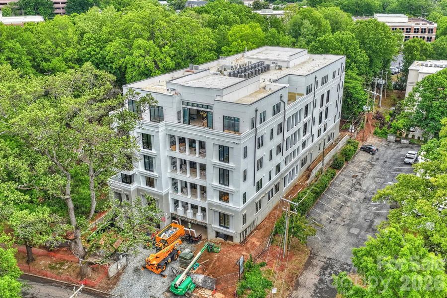 Condo located in Charlotte, NC showcasing its design and architecture (Image 2). Condo located in Charlotte, NC showcasing its design and architecture (Image 2).