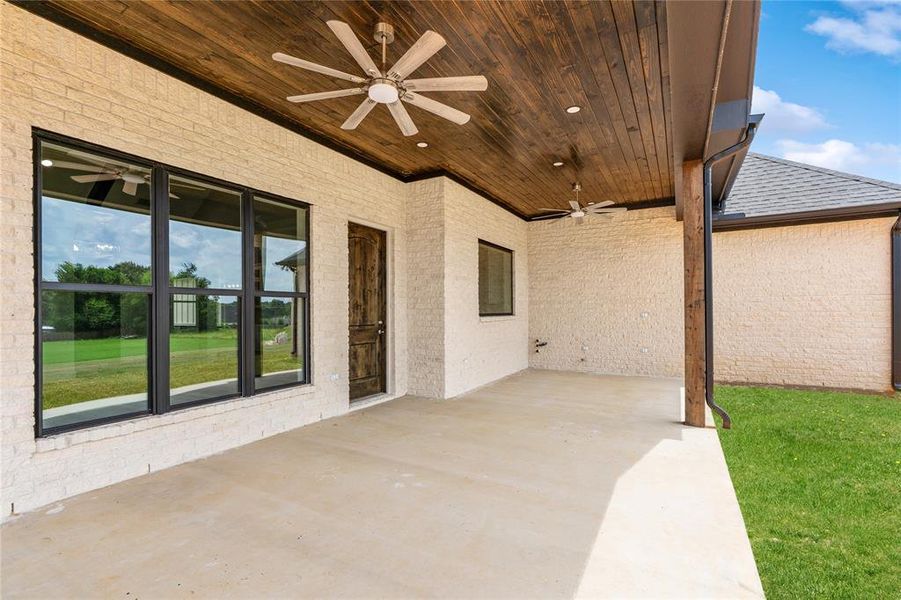 Exterior details and patio area of a home in , Bullard (Image 24).