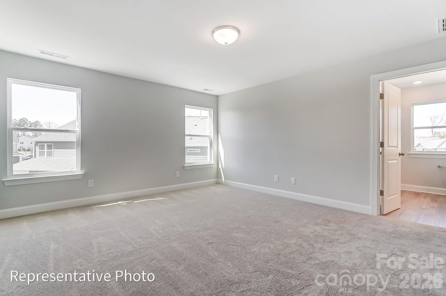 Spacious, unfurnished interior of a new home in Harrisburg Village, Harrisburg (Image 19).