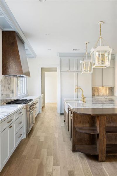 Furnished interior view inside a new home in , Colleyville (Image 12).