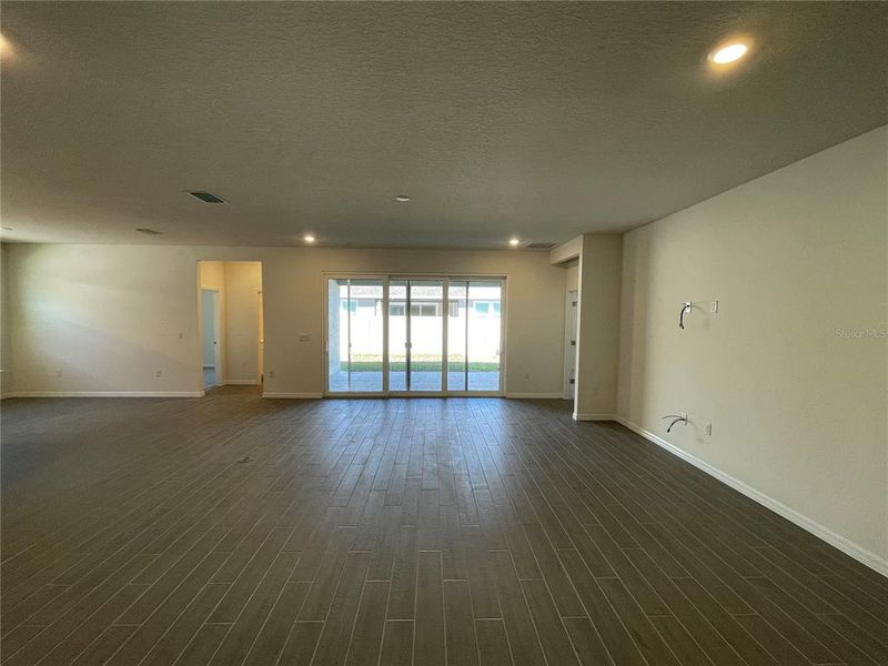 Spacious, unfurnished interior of a new home in Angeline, Land O' Lakes (Image 23).
