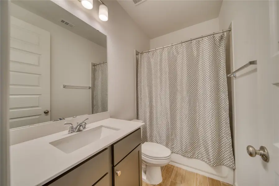 Furnished interior view inside a new home in Meridiana 40'/45', Manvel (Image 7).