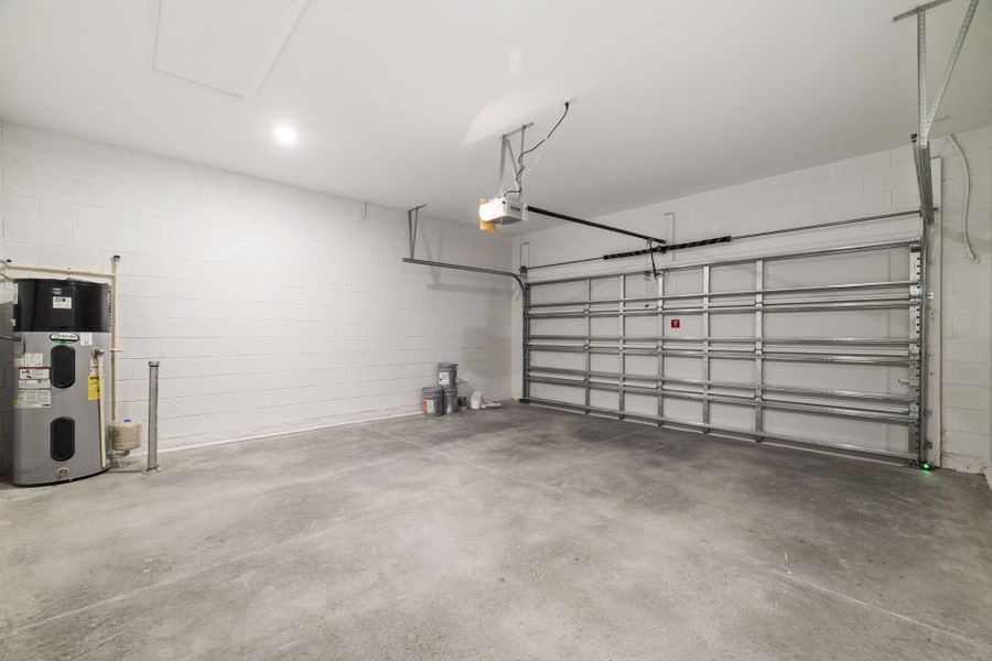 Spacious, unfurnished interior of a new home in Trinity Gardens, Deland (Image 10).