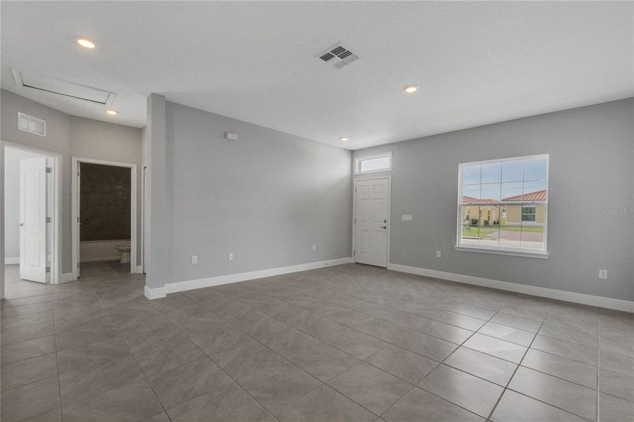 Spacious, unfurnished interior of a new home in , Kissimmee (Image 7).