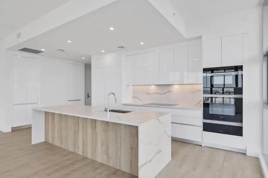 220 Lake Shore Drive - 10.jpg-FULL