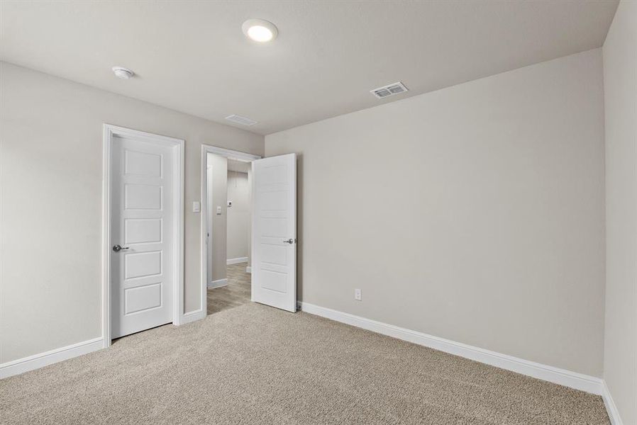 Spacious, unfurnished interior of a new home in Sandstone Estates, Granbury (Image 19).