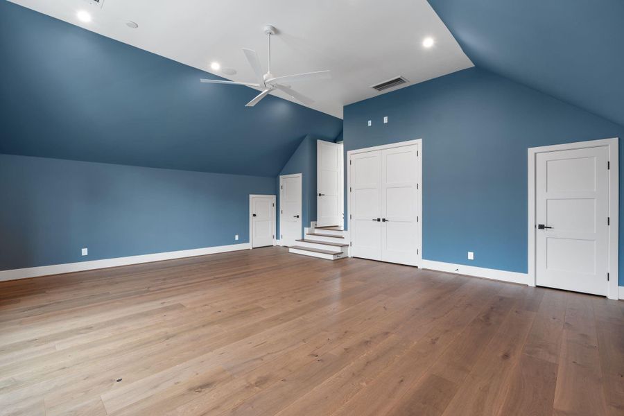 Spacious, unfurnished interior of a new home in , Houston (Image 20).