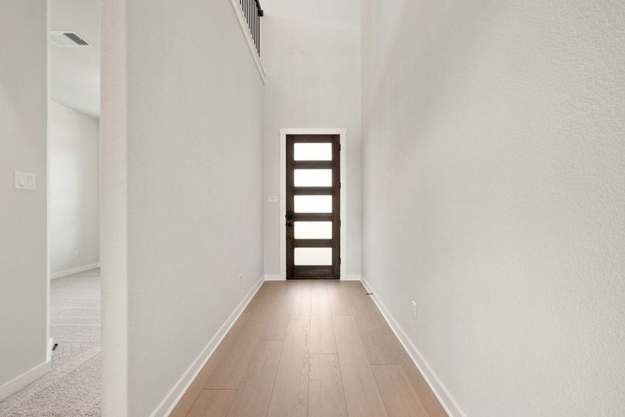 Spacious, unfurnished interior of a new home in Wolf Ranch, Georgetown (Image 22).