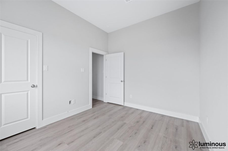 Spacious, unfurnished interior of a new home in Metro Village, Houston (Image 14).