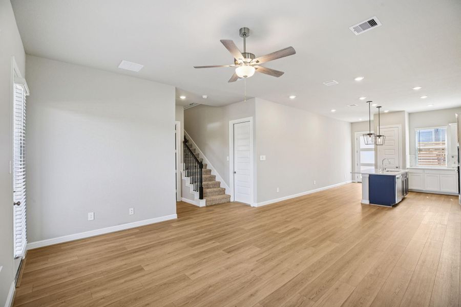 Spacious, unfurnished interior of a new home in Kemah Crossing - Luxe Series, Kemah (Image 38).