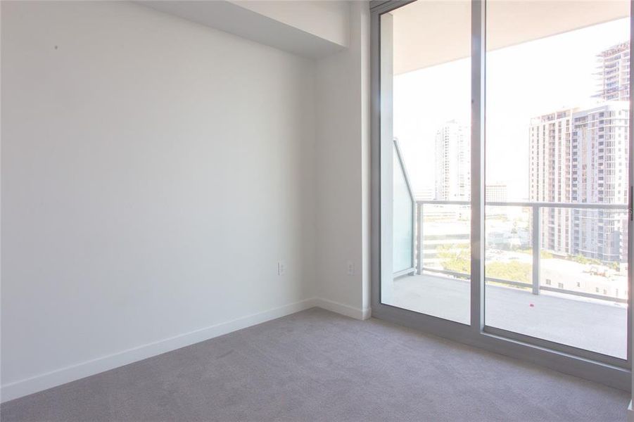 Spacious, unfurnished interior of a new home in , St. Petersburg (Image 14).