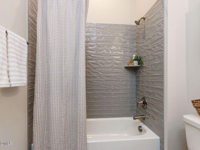 009-1280x960-bathroom