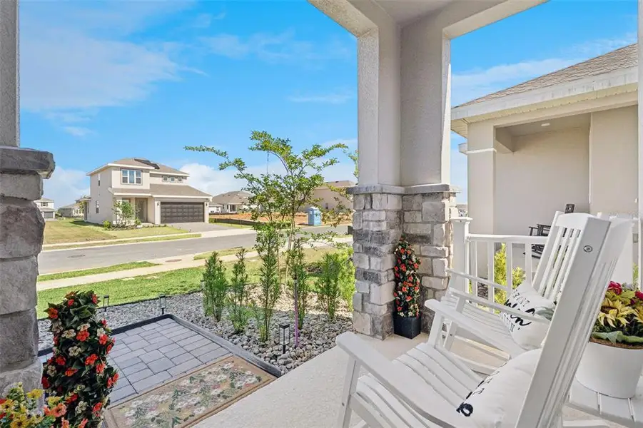 Exterior details and patio area of a home in , Minneola (Image 4).