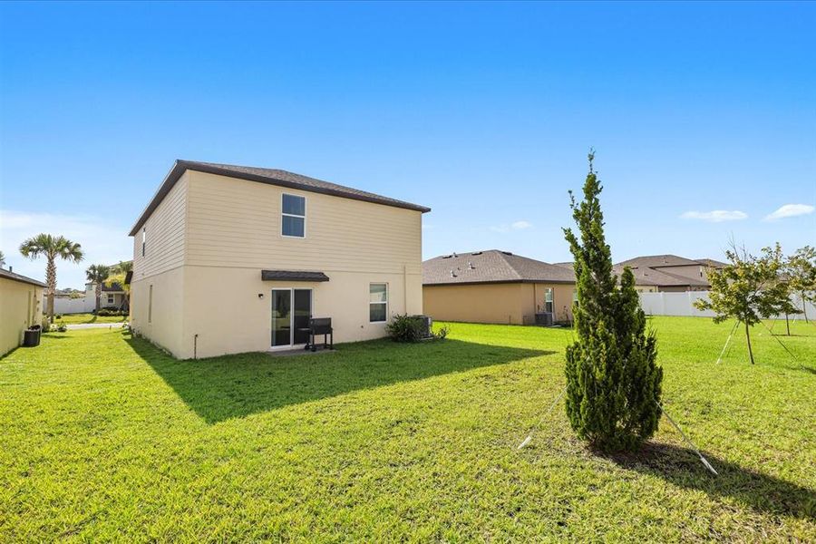 Exterior details and patio area of a home in , Fort Pierce (Image 24).