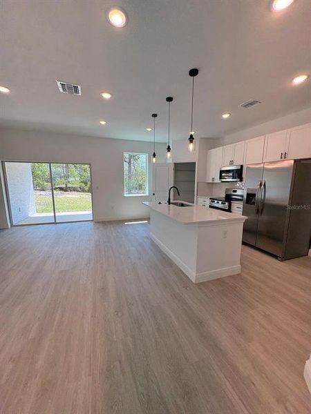 Spacious, unfurnished interior of a new home in , Citrus Springs (Image 8).