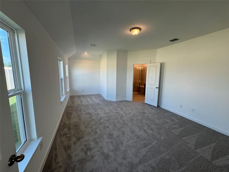 Spacious, unfurnished interior of a new home in Hunters Glen, Jarrell (Image 14).