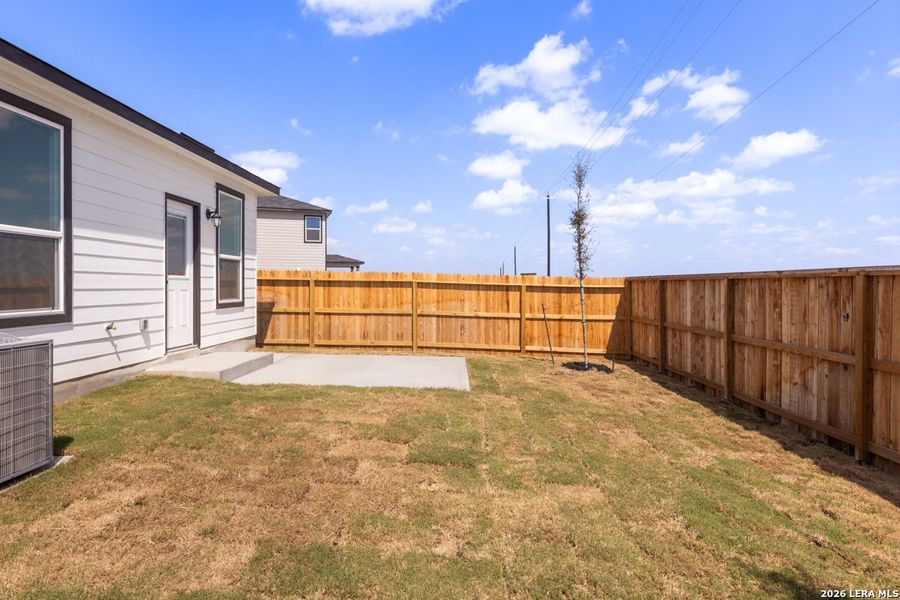 Exterior details and patio area of a home in Punta Verde, Converse (Image 3).