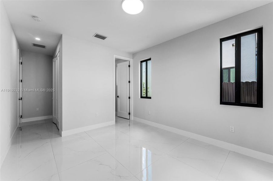 Spacious, unfurnished interior of a new home in , Miami (Image 17).