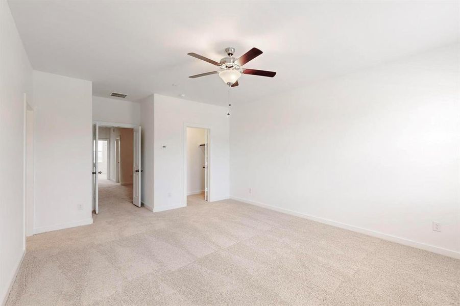 Spacious, unfurnished interior of a new home in Solterra Texas, Mesquite (Image 24).