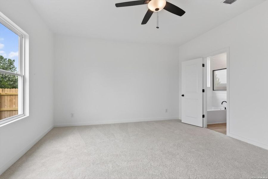 Spacious, unfurnished interior of a new home in Hennersby Hollow, San Antonio (Image 23).