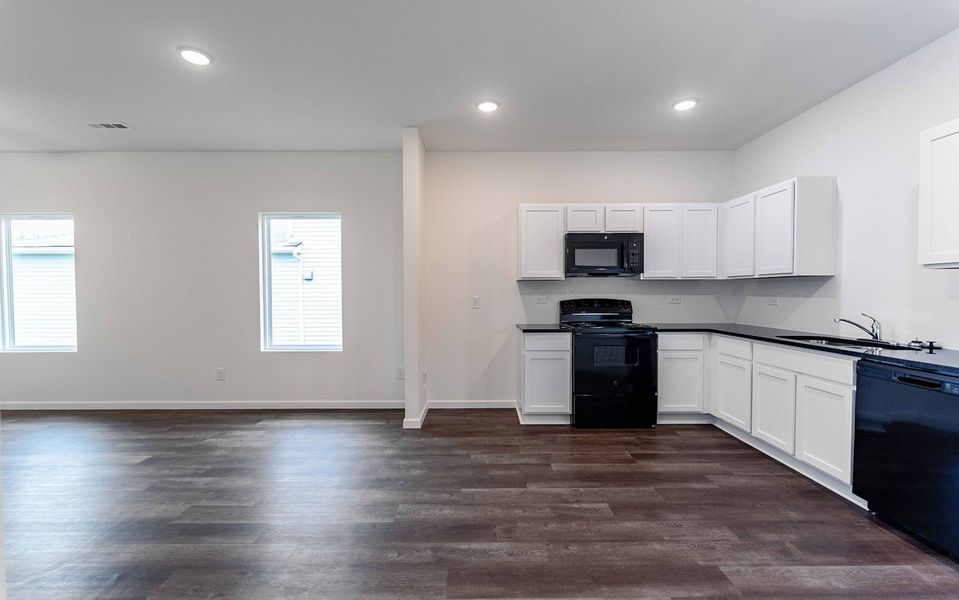 Image 11 of a home in Stonehenge.