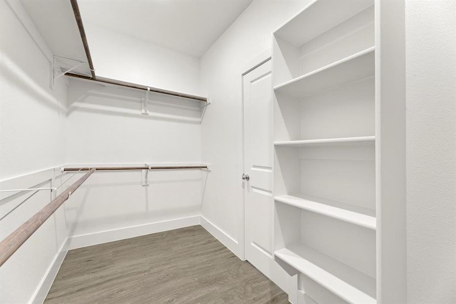 20. 2020 Jasper - Closet