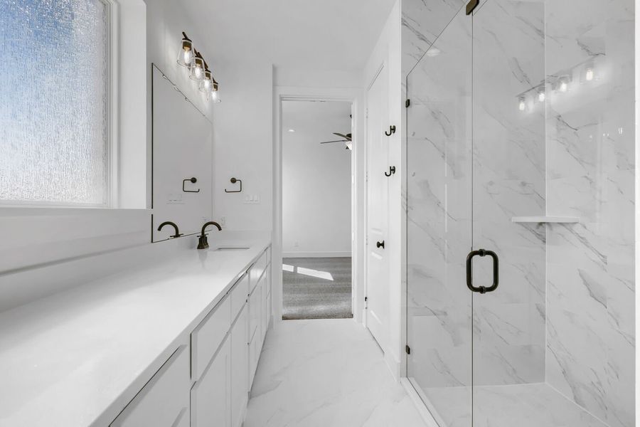 1709 Clover Fern - Primary Bathroom